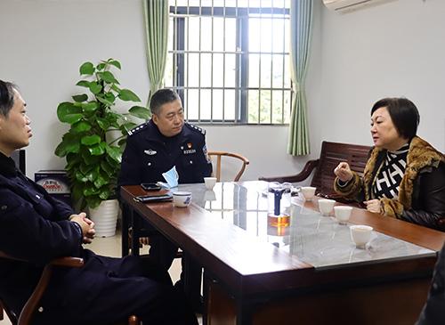 加强党建共建，亲昵警企关系